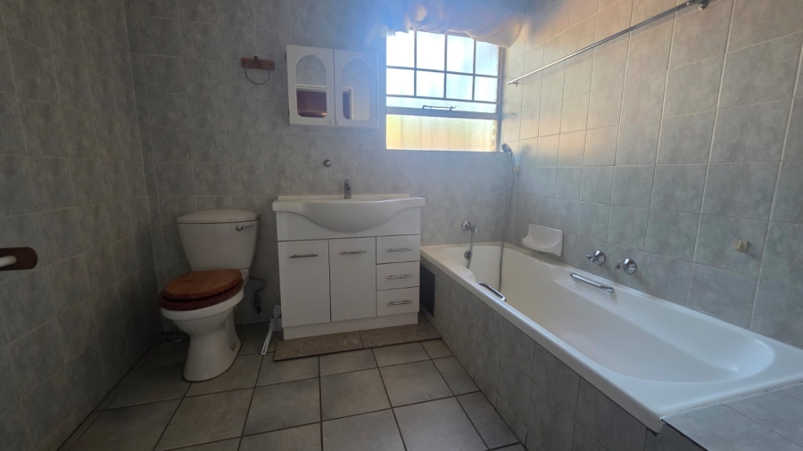 3 Bedroom Property for Sale in Rooihuiskraal North Gauteng