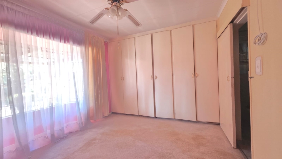 3 Bedroom Property for Sale in Rooihuiskraal North Gauteng