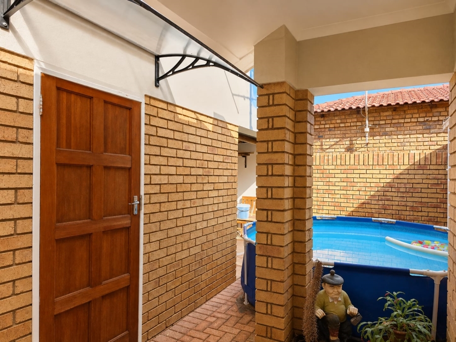 2 Bedroom Property for Sale in Theresa Park Gauteng
