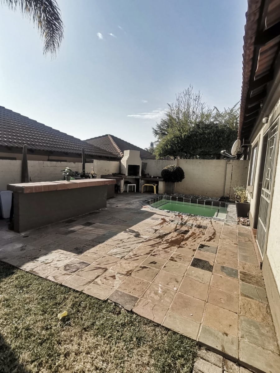 2 Bedroom Property for Sale in Equestria Gauteng