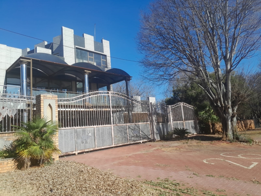 6 Bedroom Property for Sale in Three Rivers East Gauteng