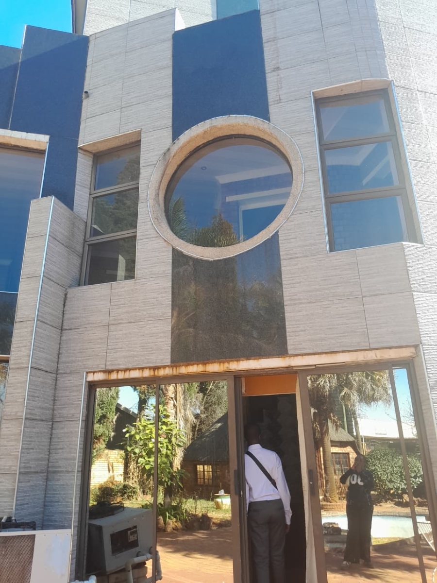 6 Bedroom Property for Sale in Three Rivers East Gauteng