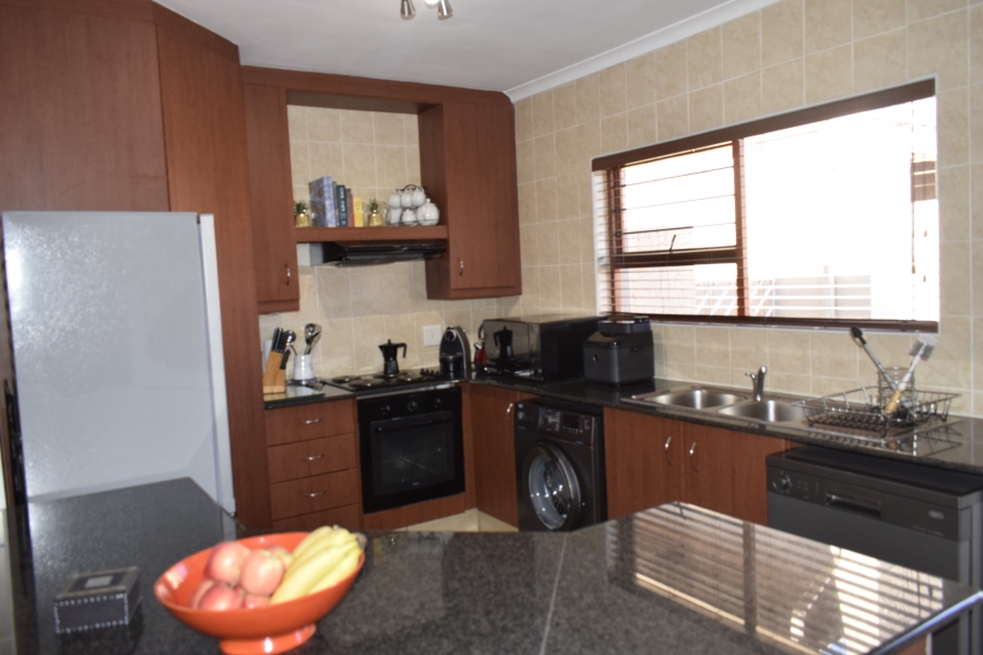 2 Bedroom Property for Sale in Bardene Gauteng