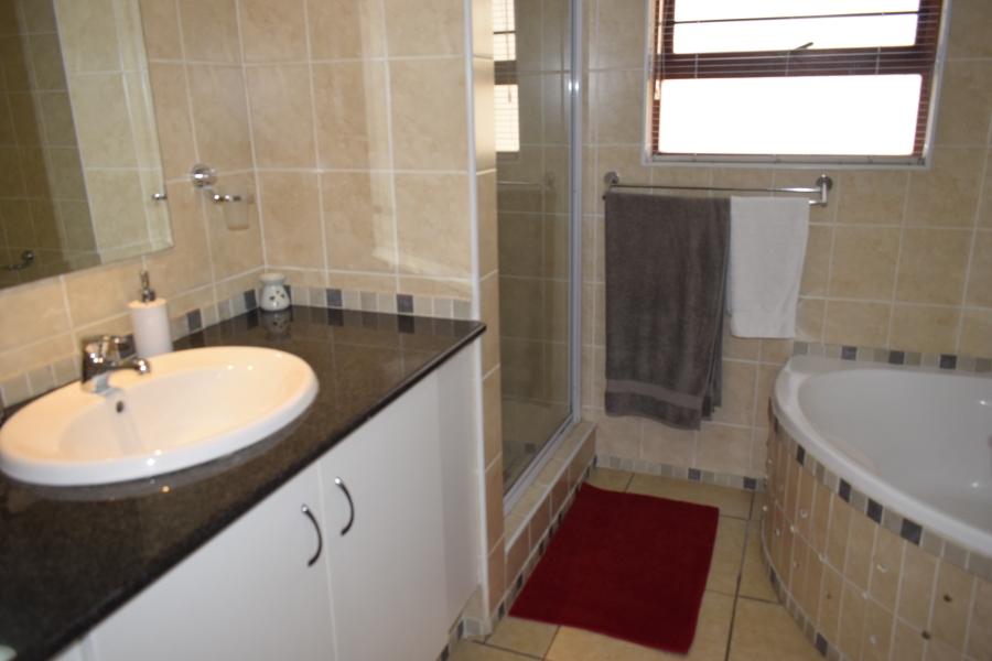 2 Bedroom Property for Sale in Bardene Gauteng