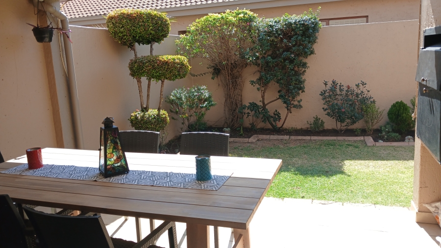2 Bedroom Property for Sale in Bardene Gauteng