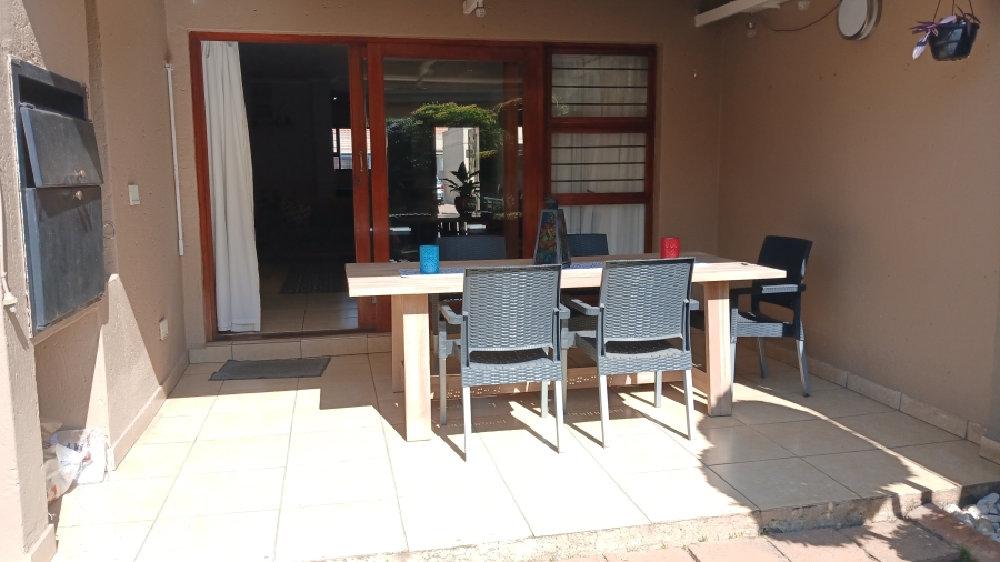 2 Bedroom Property for Sale in Bardene Gauteng