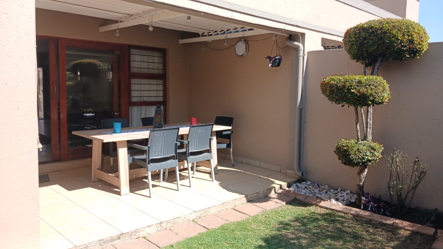 2 Bedroom Property for Sale in Bardene Gauteng