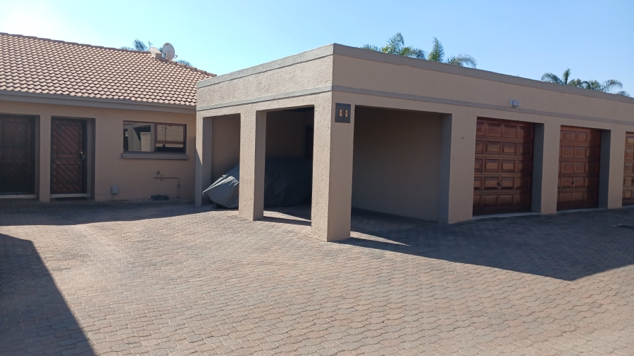 2 Bedroom Property for Sale in Bardene Gauteng