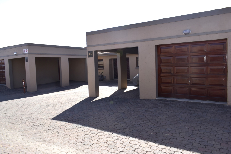 2 Bedroom Property for Sale in Bardene Gauteng