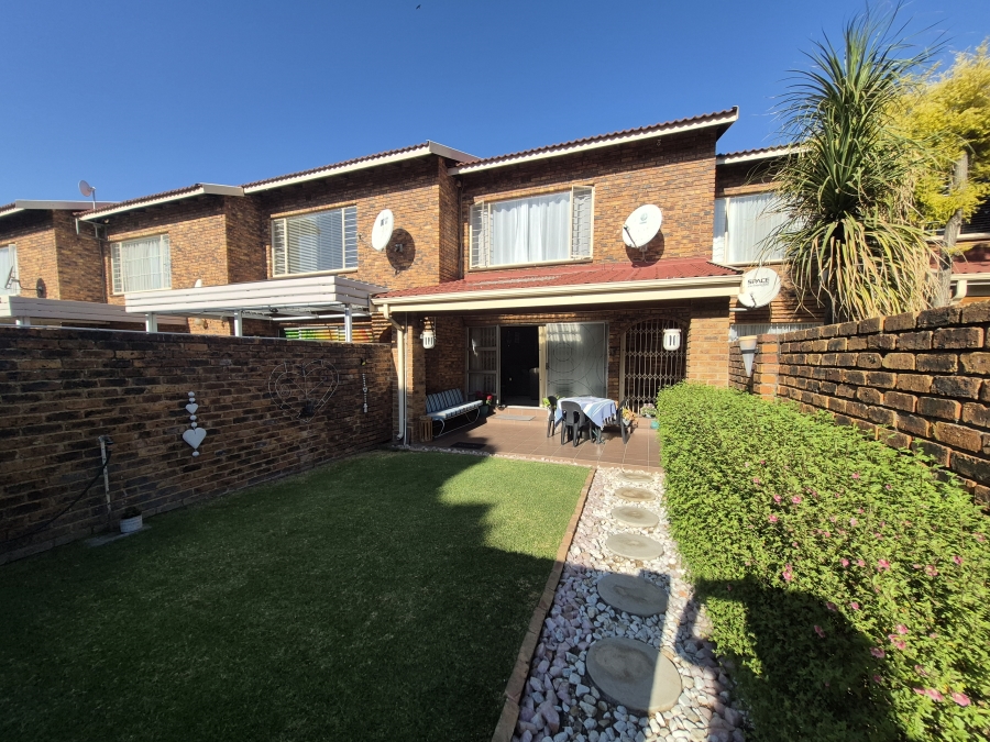 2 Bedroom Property for Sale in Brackenhurst Gauteng