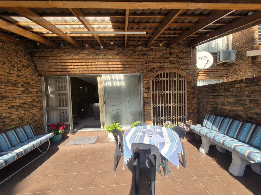 2 Bedroom Property for Sale in Brackenhurst Gauteng