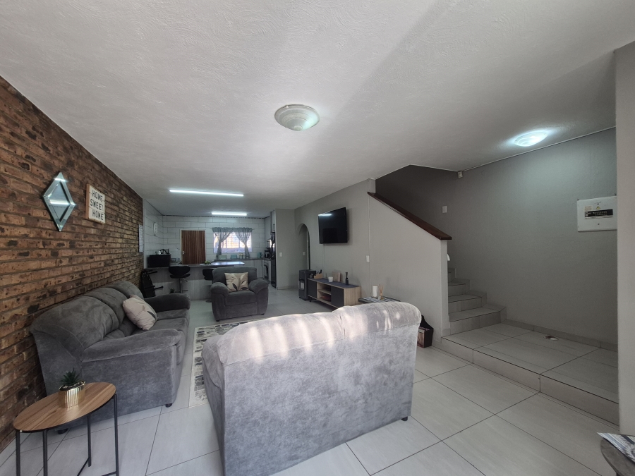 2 Bedroom Property for Sale in Brackenhurst Gauteng