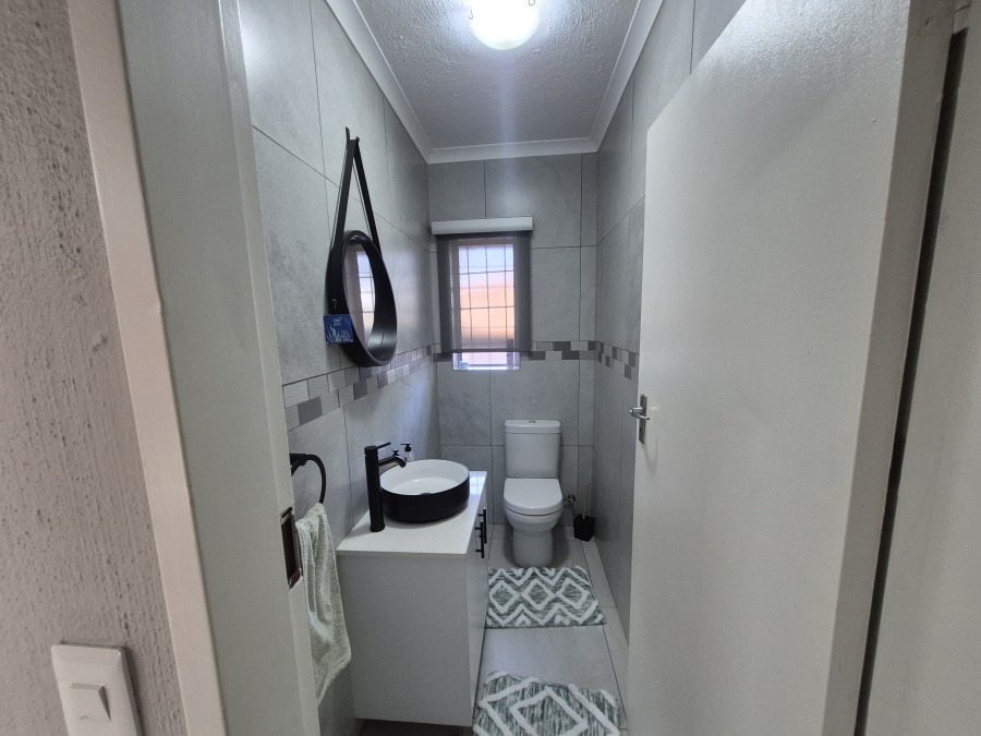 2 Bedroom Property for Sale in Brackenhurst Gauteng