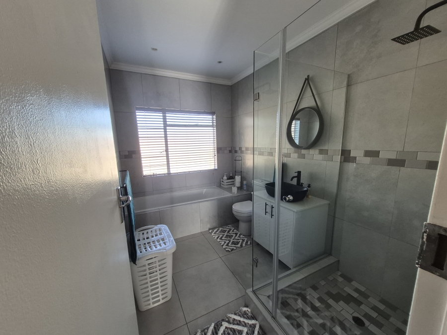 2 Bedroom Property for Sale in Brackenhurst Gauteng