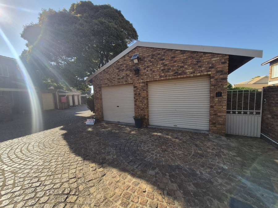 2 Bedroom Property for Sale in Brackenhurst Gauteng