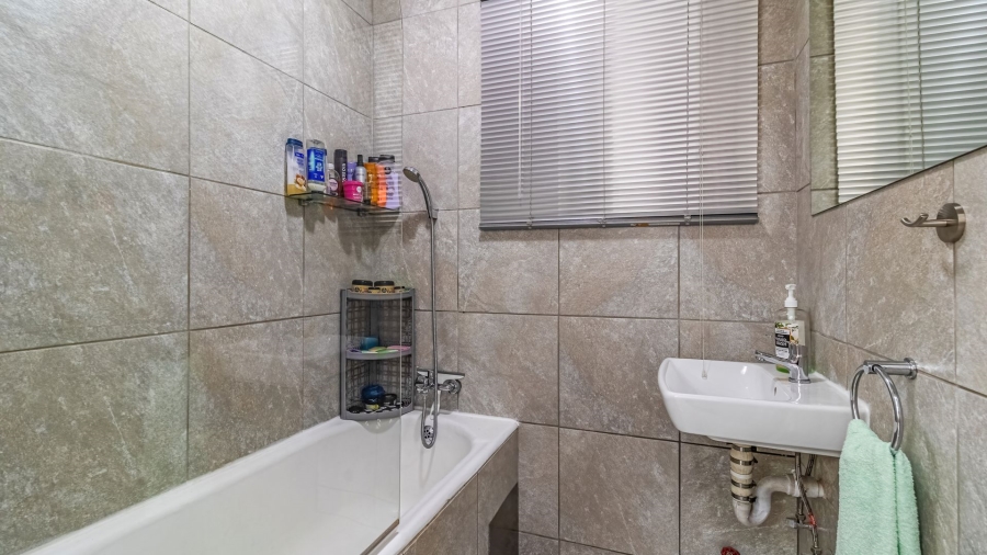 2 Bedroom Property for Sale in Edenvale Central Gauteng