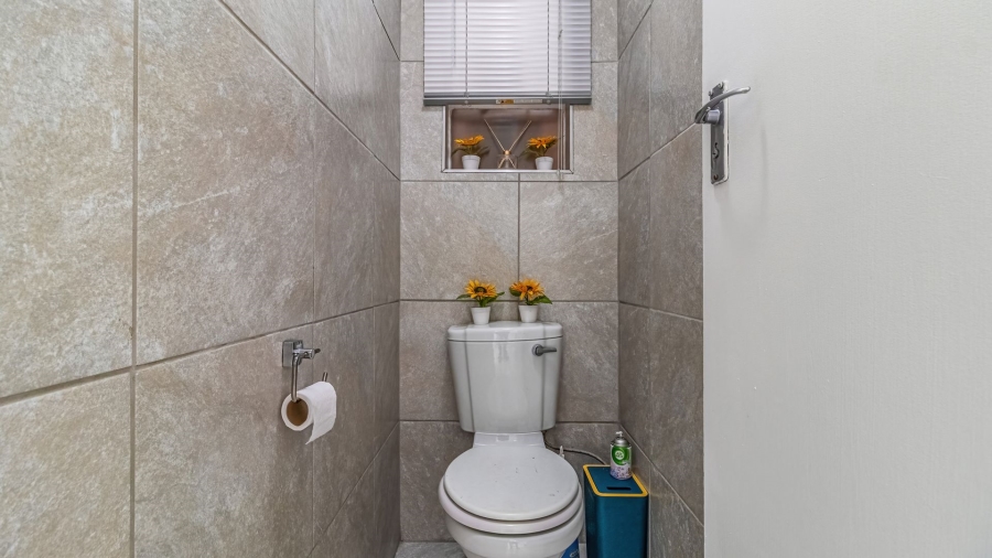 2 Bedroom Property for Sale in Edenvale Central Gauteng
