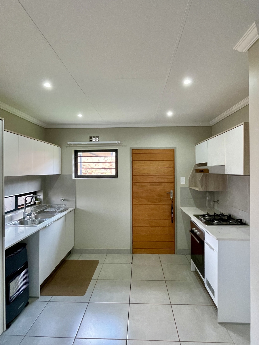 To Let 3 Bedroom Property for Rent in Lion Pride Gauteng