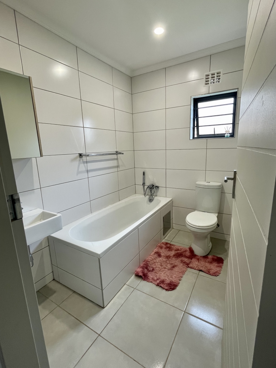 To Let 3 Bedroom Property for Rent in Lion Pride Gauteng
