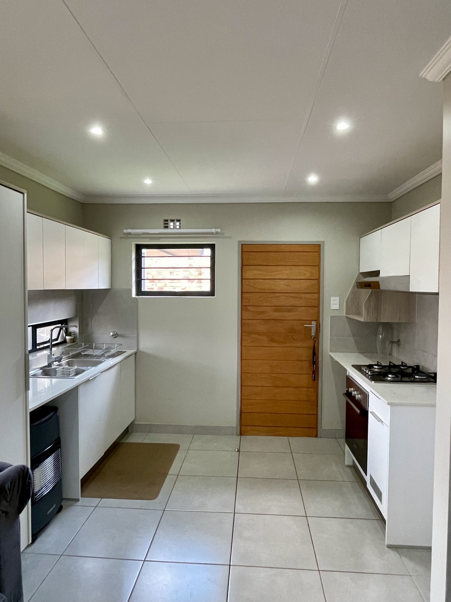 To Let 3 Bedroom Property for Rent in Lion Pride Gauteng