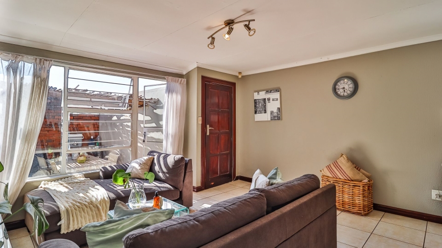 2 Bedroom Property for Sale in Magaliessig Gauteng