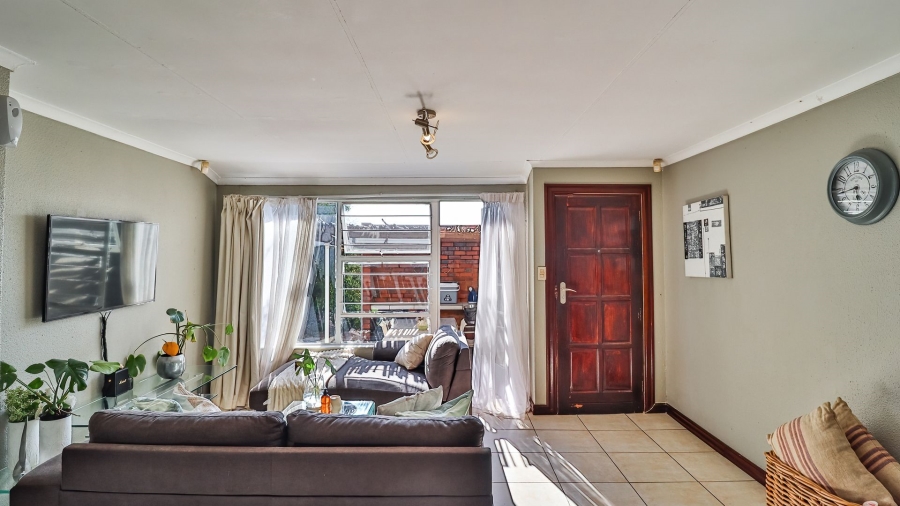 2 Bedroom Property for Sale in Magaliessig Gauteng