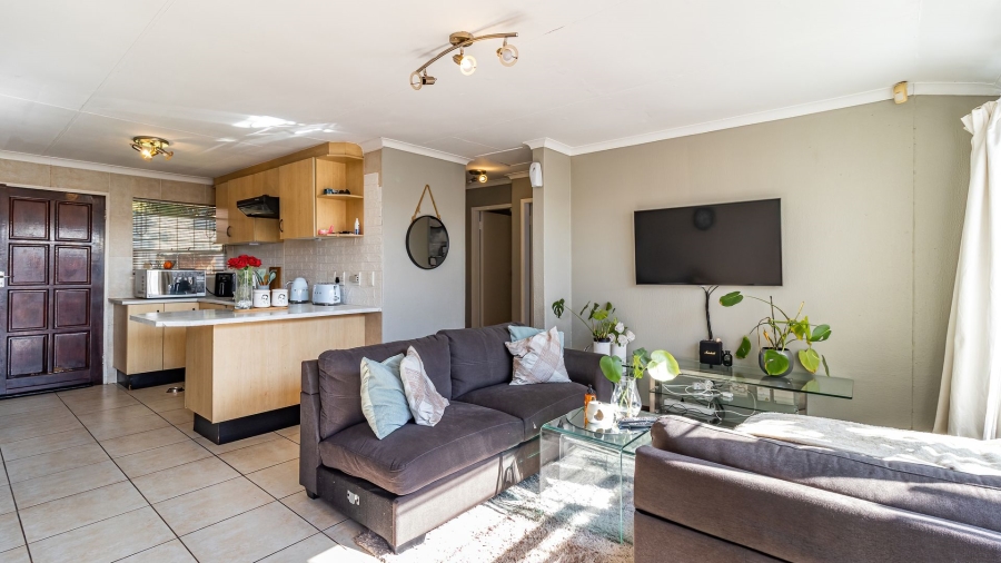2 Bedroom Property for Sale in Magaliessig Gauteng