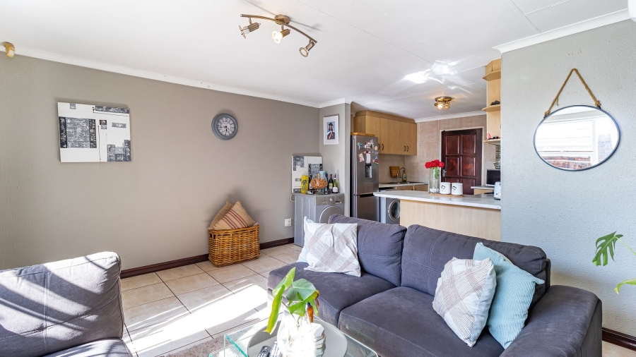 2 Bedroom Property for Sale in Magaliessig Gauteng