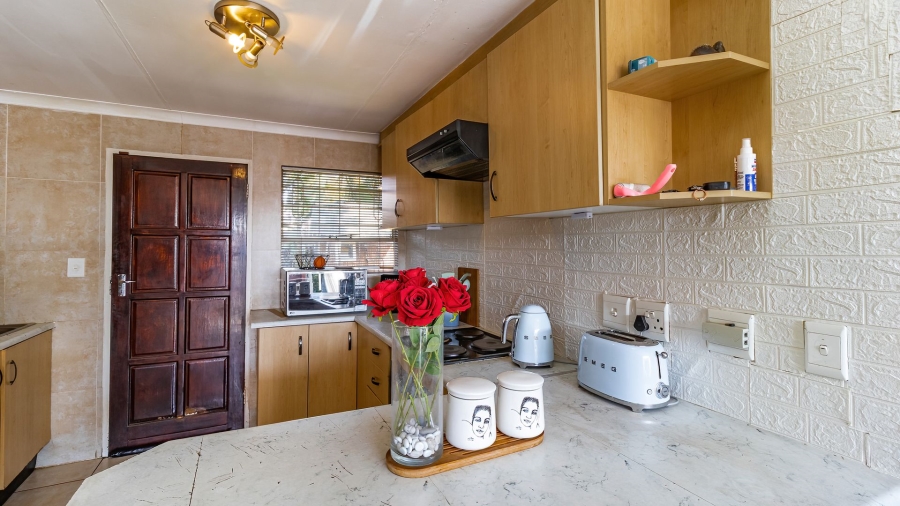 2 Bedroom Property for Sale in Magaliessig Gauteng