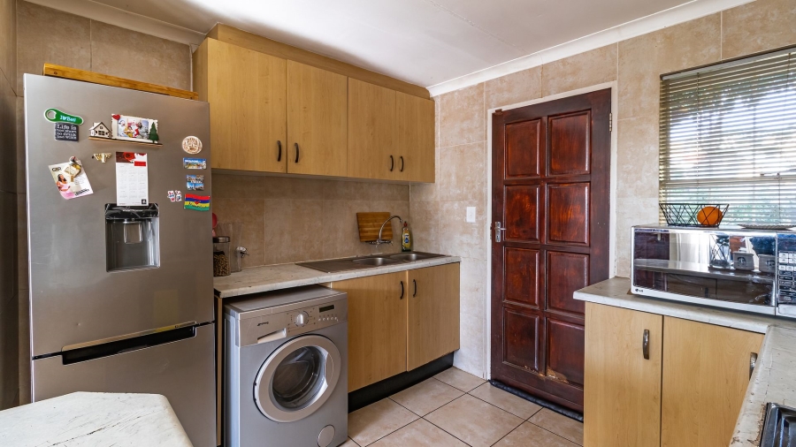2 Bedroom Property for Sale in Magaliessig Gauteng