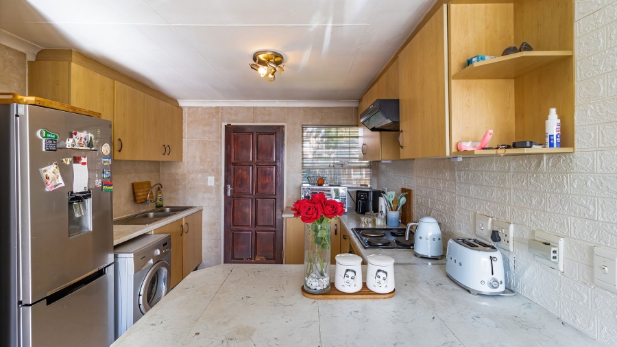 2 Bedroom Property for Sale in Magaliessig Gauteng