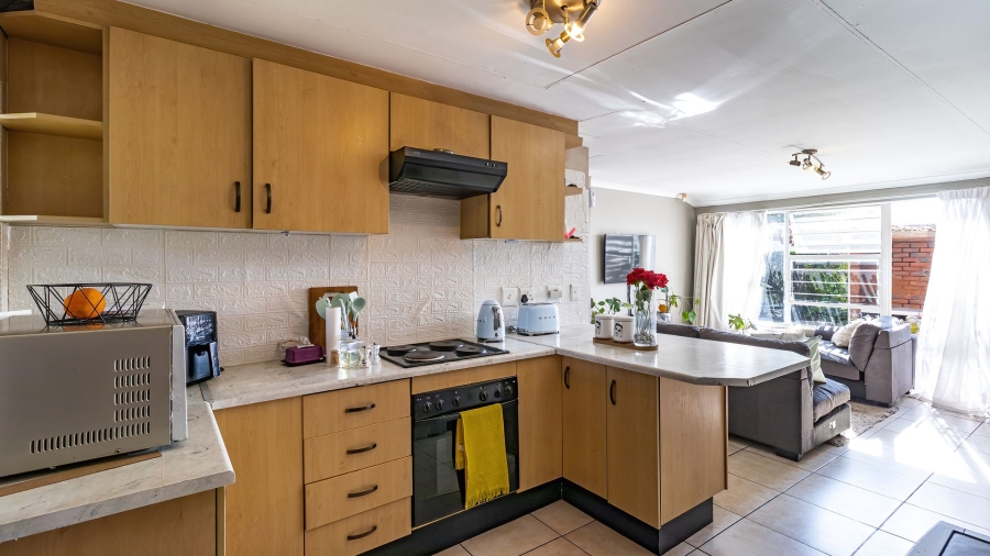 2 Bedroom Property for Sale in Magaliessig Gauteng