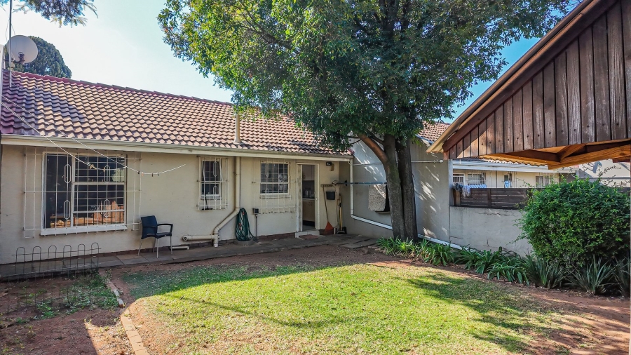 2 Bedroom Property for Sale in Magaliessig Gauteng