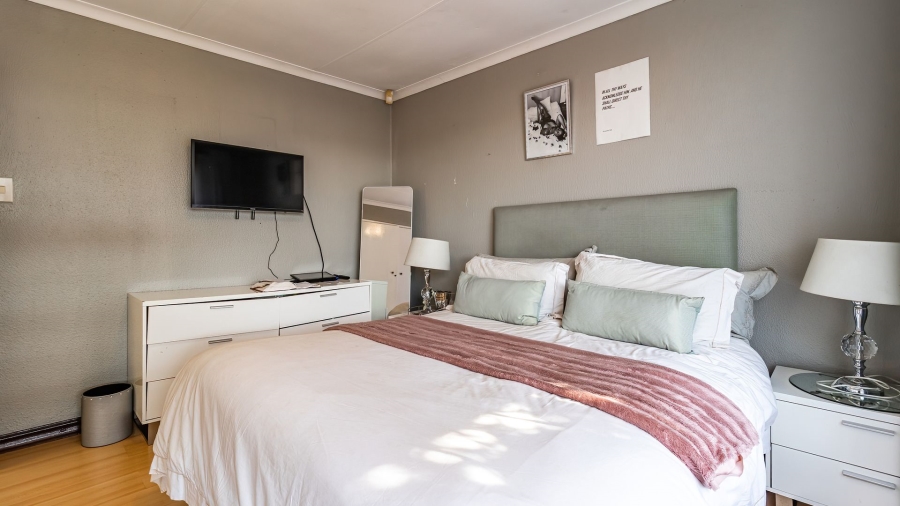 2 Bedroom Property for Sale in Magaliessig Gauteng