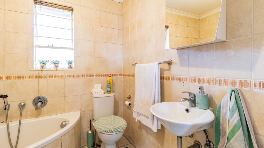 2 Bedroom Property for Sale in Magaliessig Gauteng