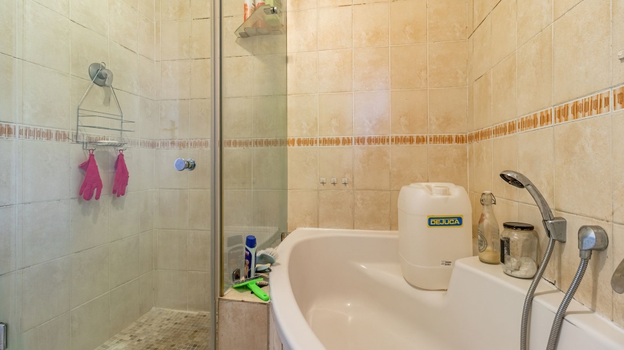 2 Bedroom Property for Sale in Magaliessig Gauteng