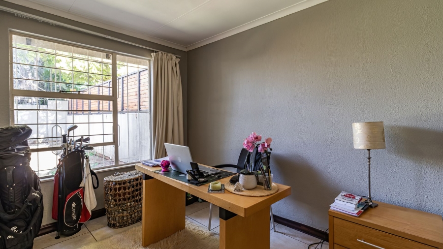 2 Bedroom Property for Sale in Magaliessig Gauteng