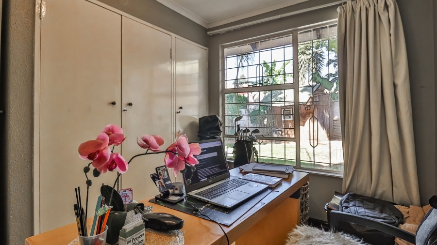 2 Bedroom Property for Sale in Magaliessig Gauteng