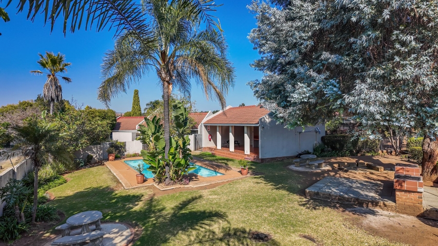 2 Bedroom Property for Sale in Magaliessig Gauteng