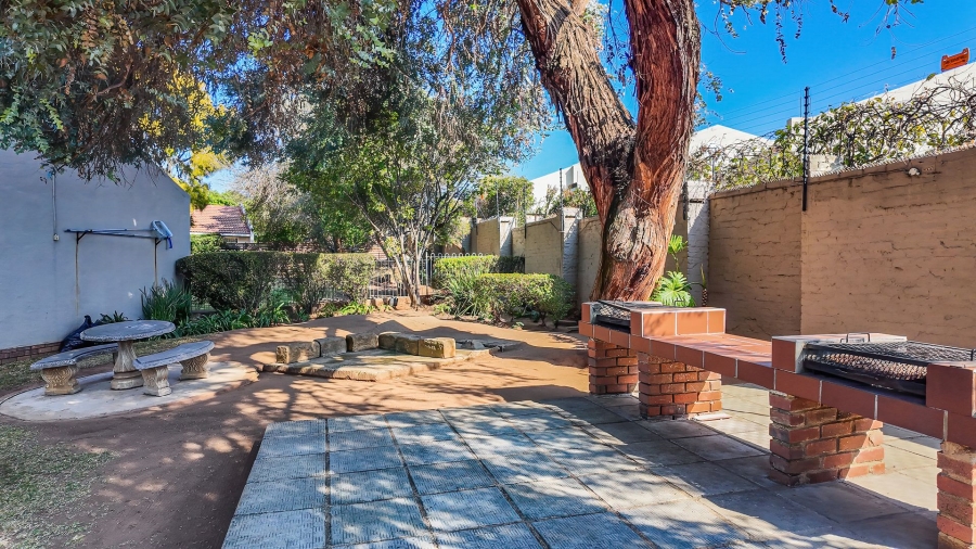 2 Bedroom Property for Sale in Magaliessig Gauteng