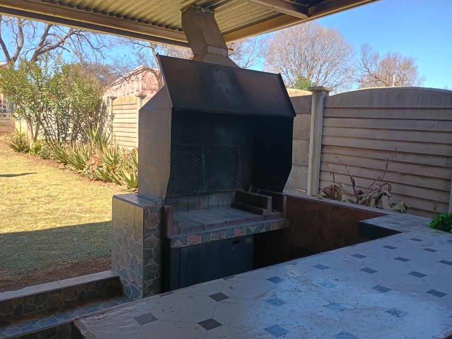 4 Bedroom Property for Sale in Vanderbijlpark Cw 6 Gauteng