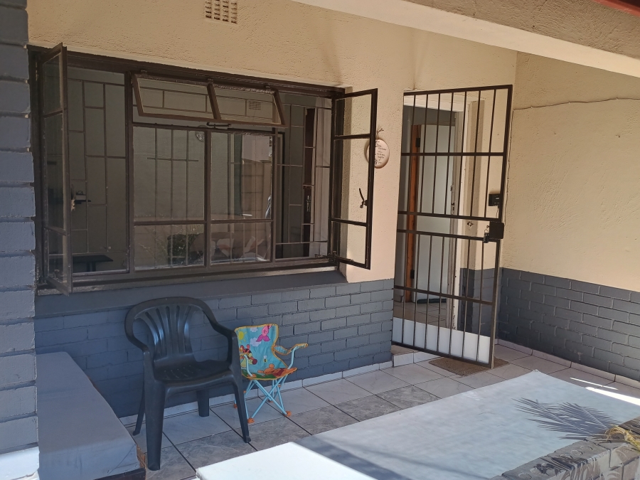 4 Bedroom Property for Sale in Vanderbijlpark Cw 6 Gauteng