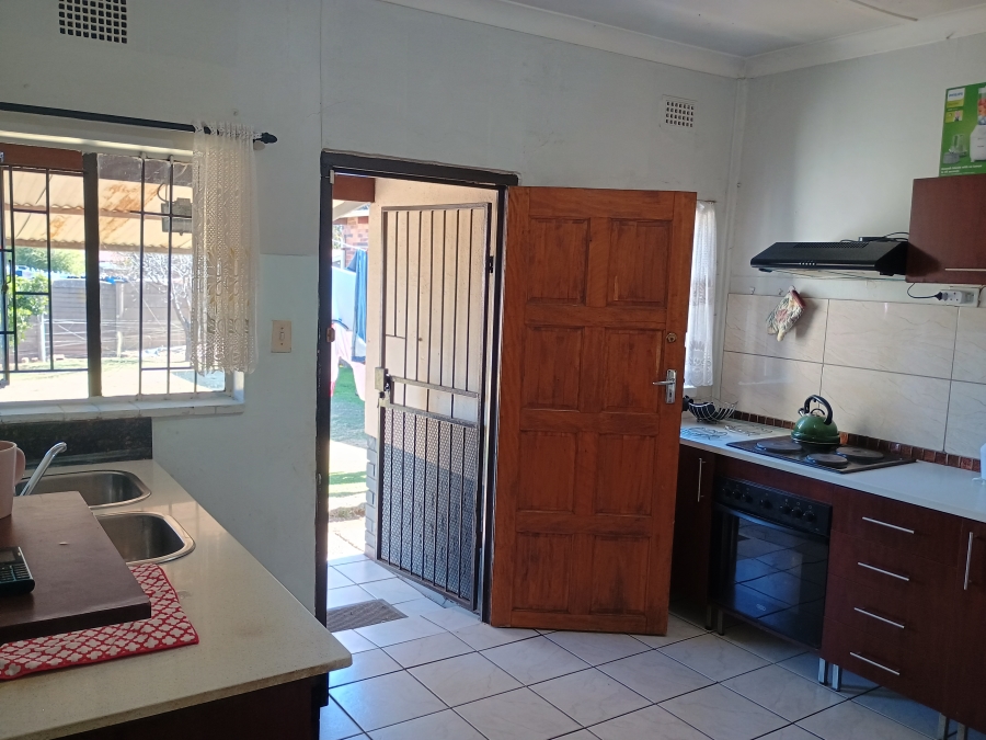 4 Bedroom Property for Sale in Vanderbijlpark Cw 6 Gauteng