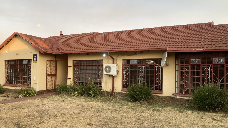 3 Bedroom Property for Sale in Dunnottar Gauteng