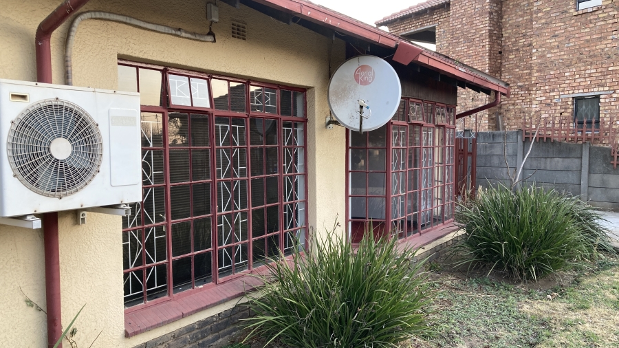 3 Bedroom Property for Sale in Dunnottar Gauteng