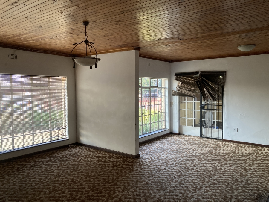 3 Bedroom Property for Sale in Dunnottar Gauteng