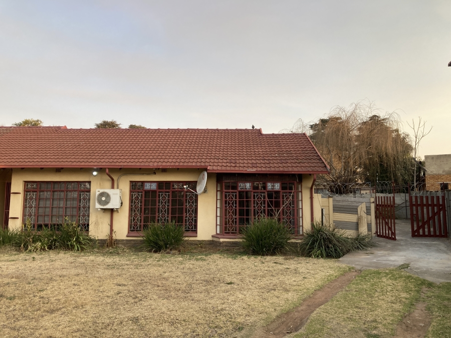3 Bedroom Property for Sale in Dunnottar Gauteng