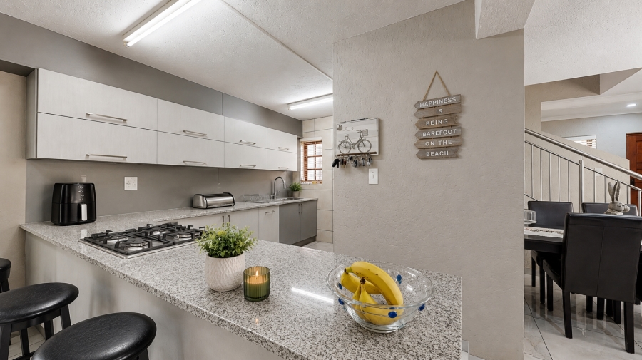 3 Bedroom Property for Sale in Glen Marais Gauteng
