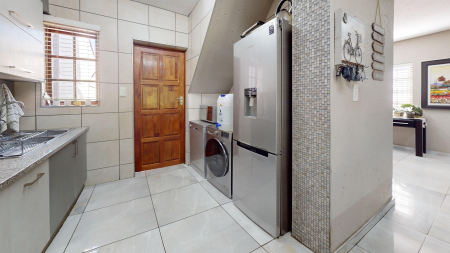3 Bedroom Property for Sale in Glen Marais Gauteng