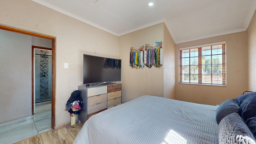 3 Bedroom Property for Sale in Glen Marais Gauteng